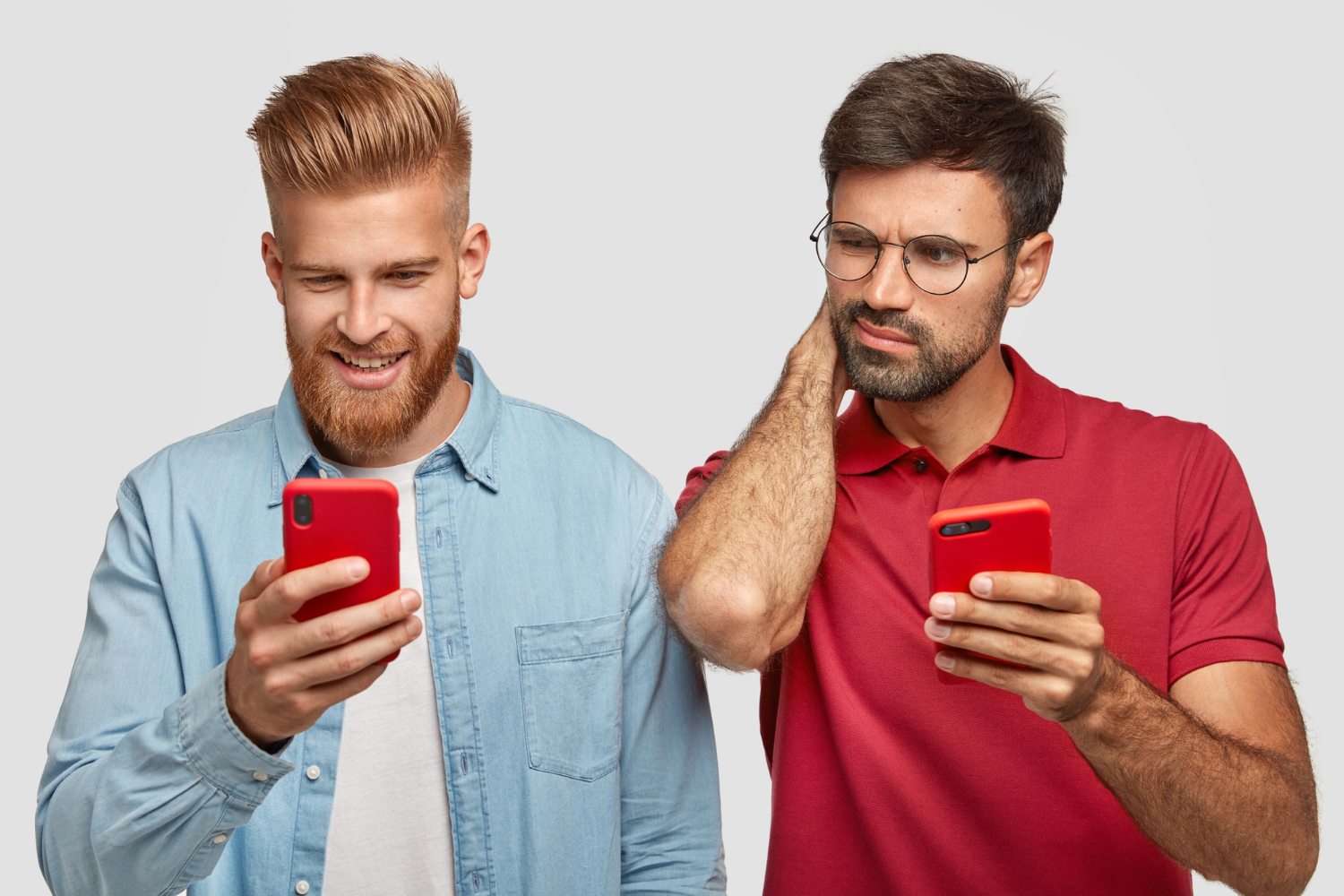 Ejen IA untuk WhatsApp: perbandingan dengan chatbot dan layanan manusia